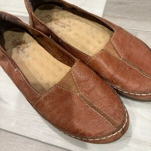 Naturalizer Women's Tan Leather Slip-Ons